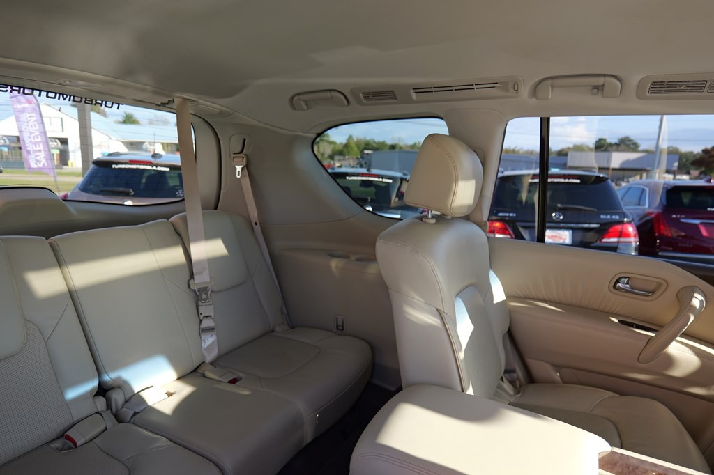 2017 INFINITI QX80 Image 25
