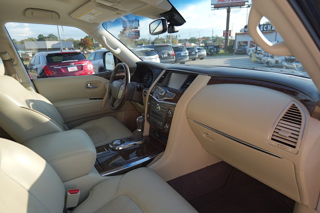 2017 INFINITI QX80 Image 29