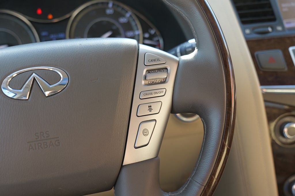 2017 INFINITI QX80 Image 36