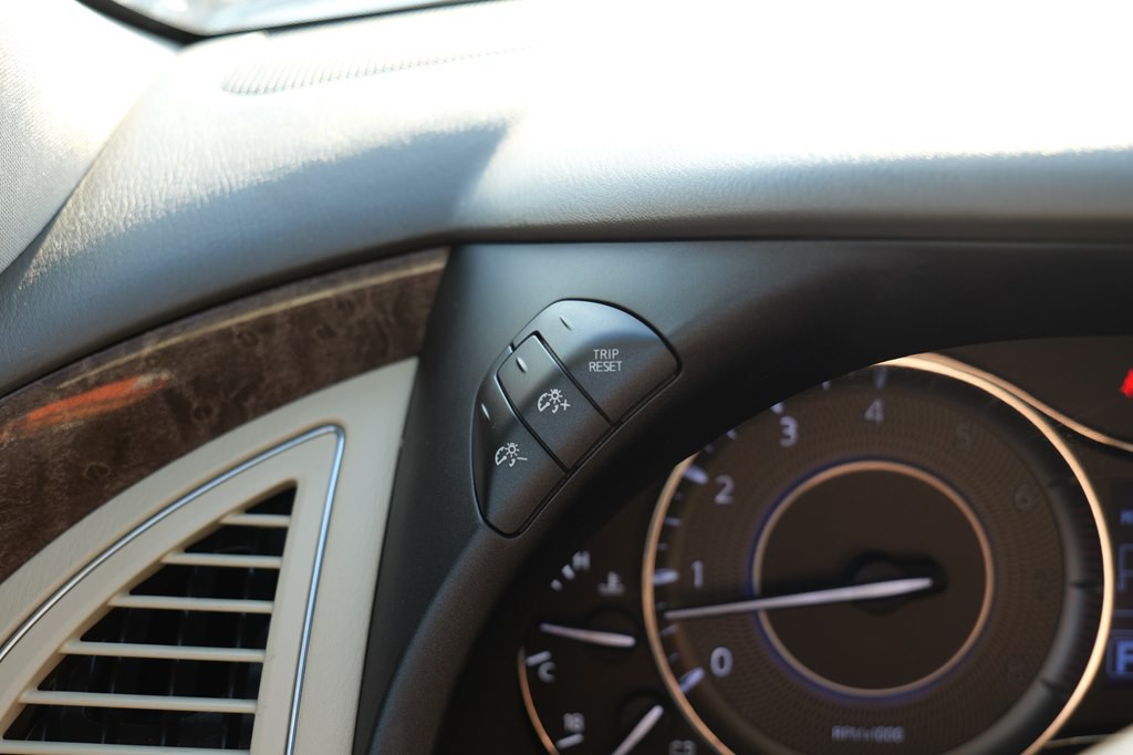 2017 INFINITI QX80 Image 39