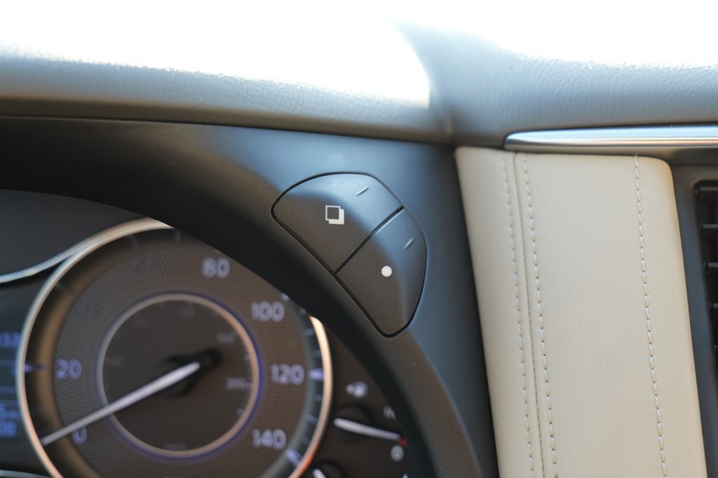 2017 INFINITI QX80 Image 40