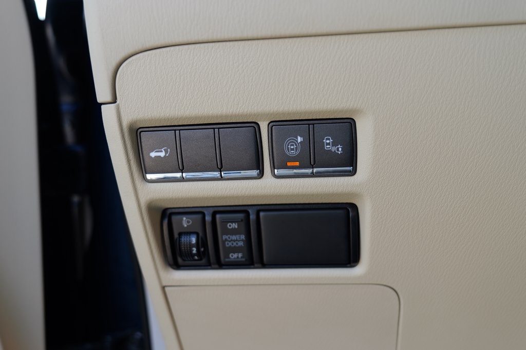 2017 INFINITI QX80 Image 41