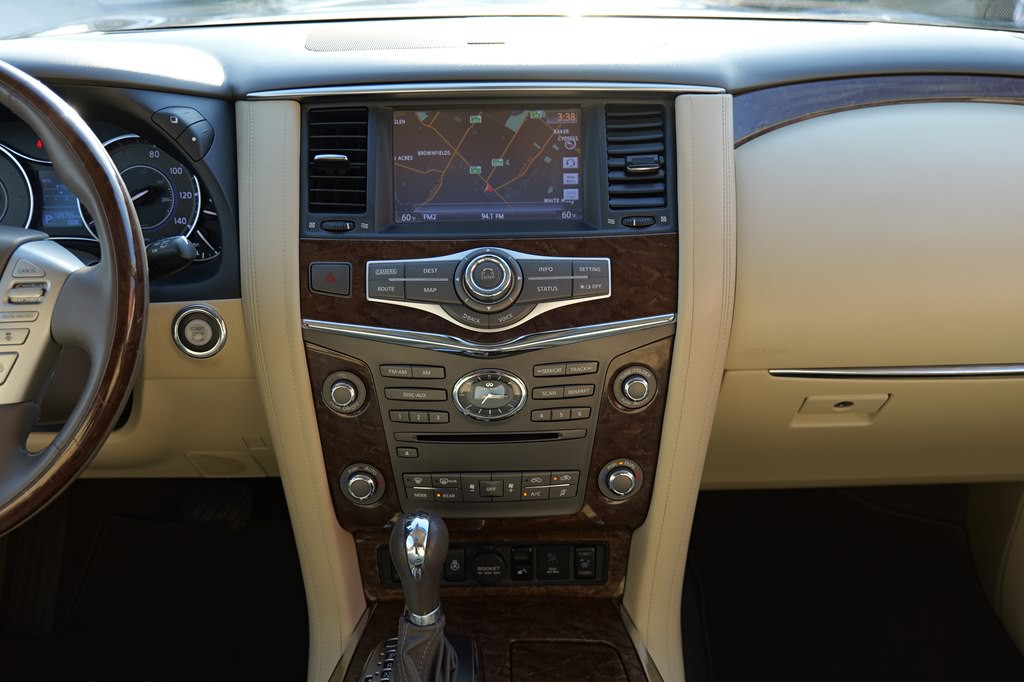 2017 INFINITI QX80 Image 44