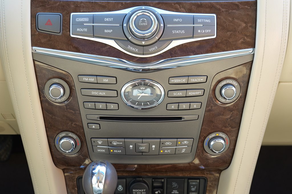 2017 INFINITI QX80 Image 46