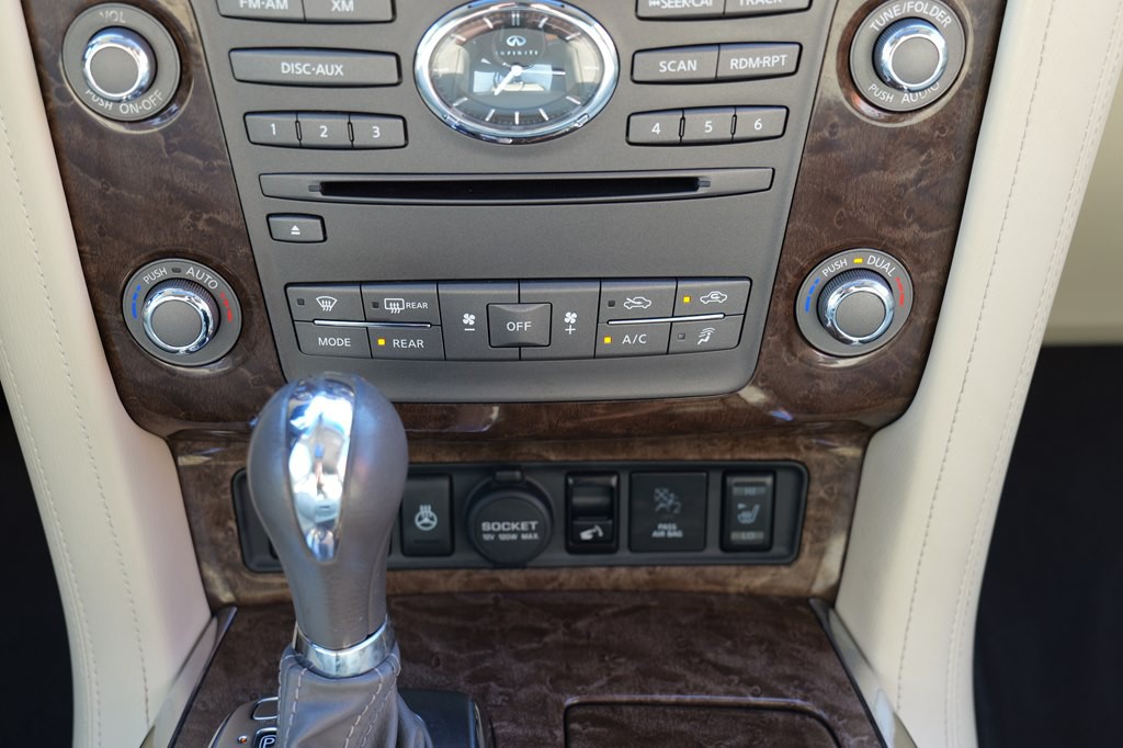 2017 INFINITI QX80 Image 48