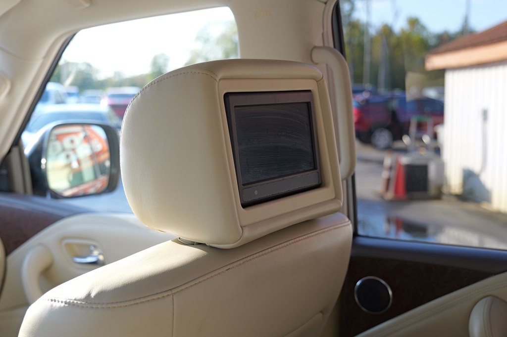 2017 INFINITI QX80 Image 53