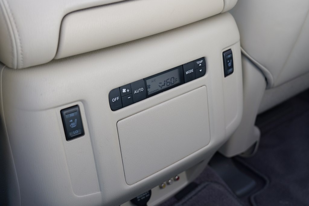 2017 INFINITI QX80 Image 54