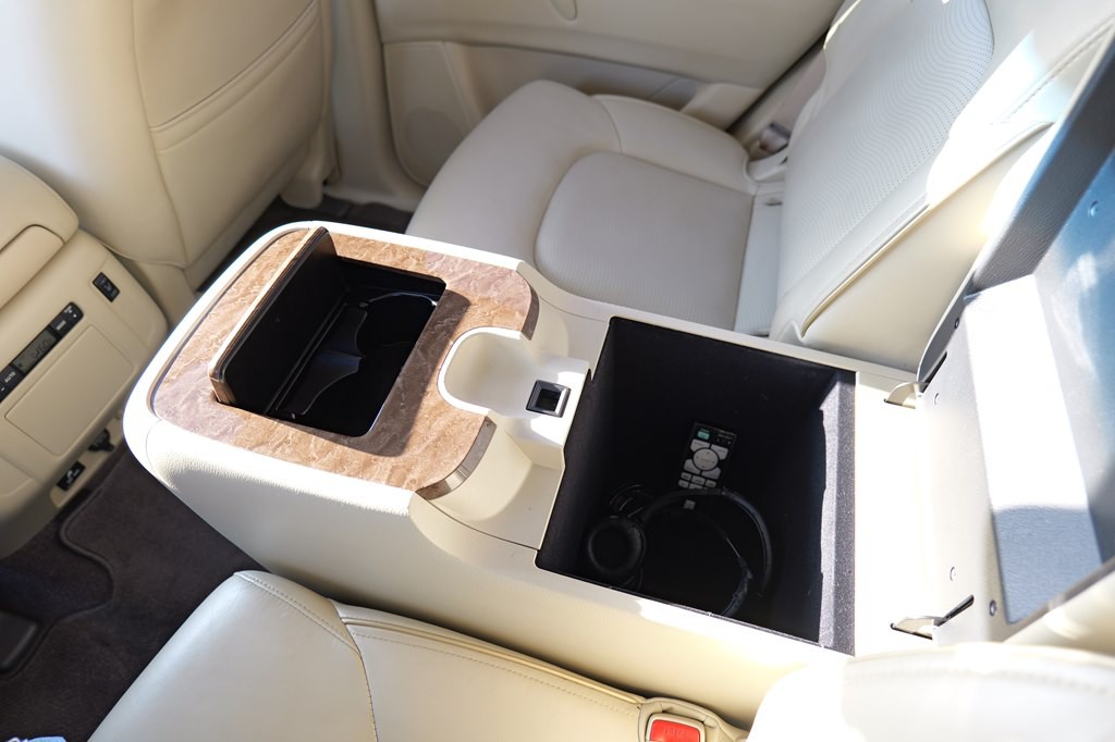 2017 INFINITI QX80 Image 56