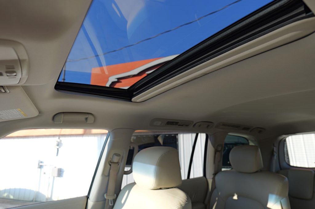 2017 INFINITI QX80 Image 60