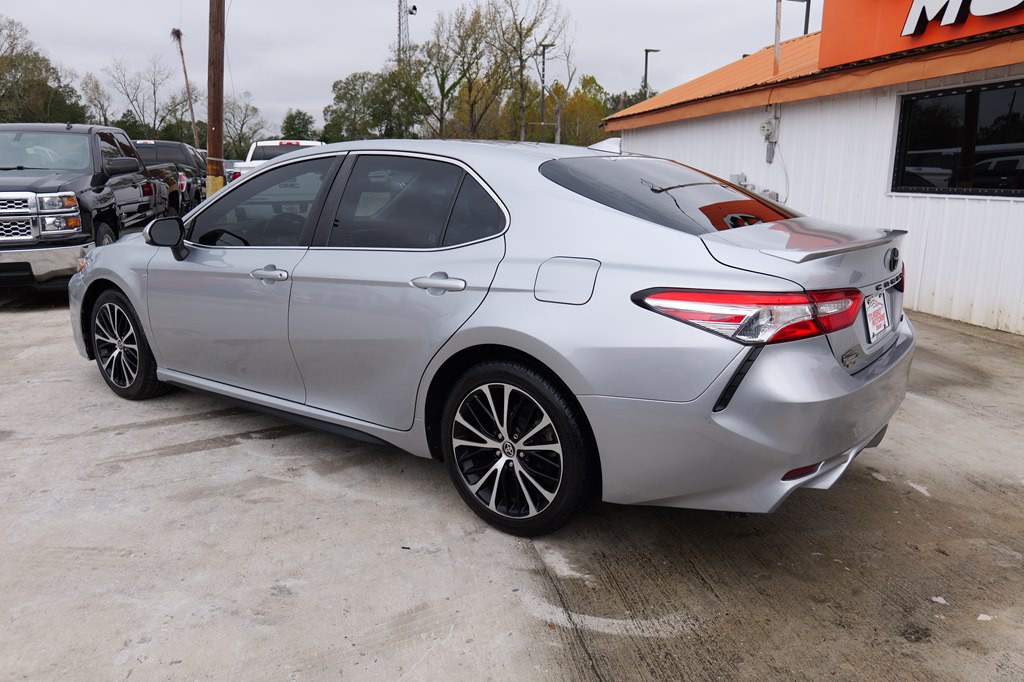 2020 Toyota Camry Image 8