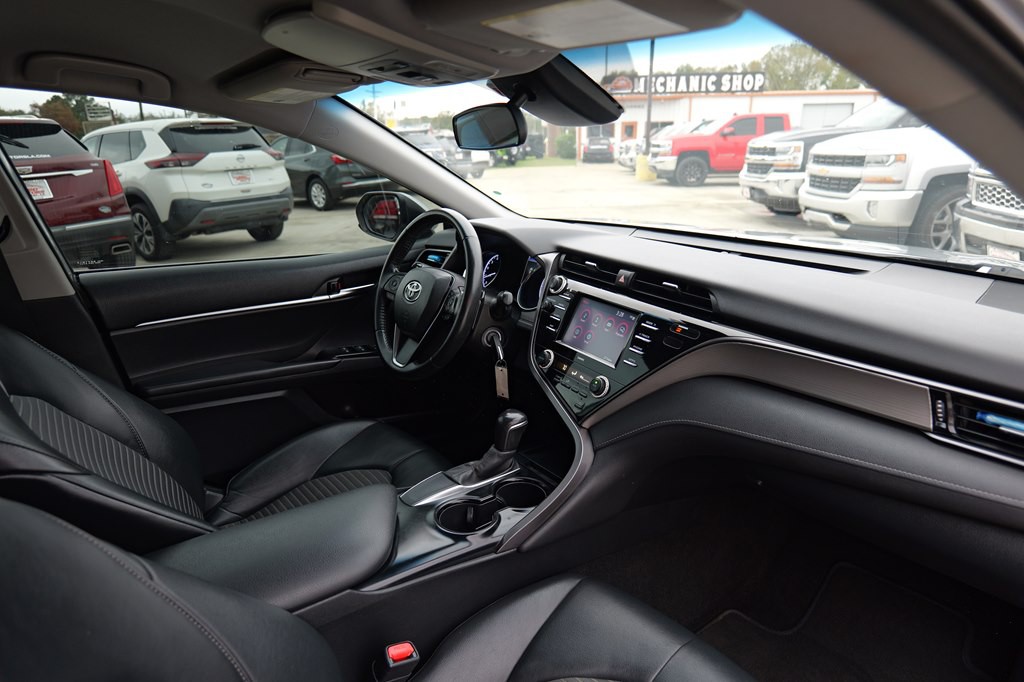 2020 Toyota Camry Image 32