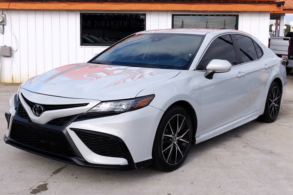 2023 Toyota Camry Image 1