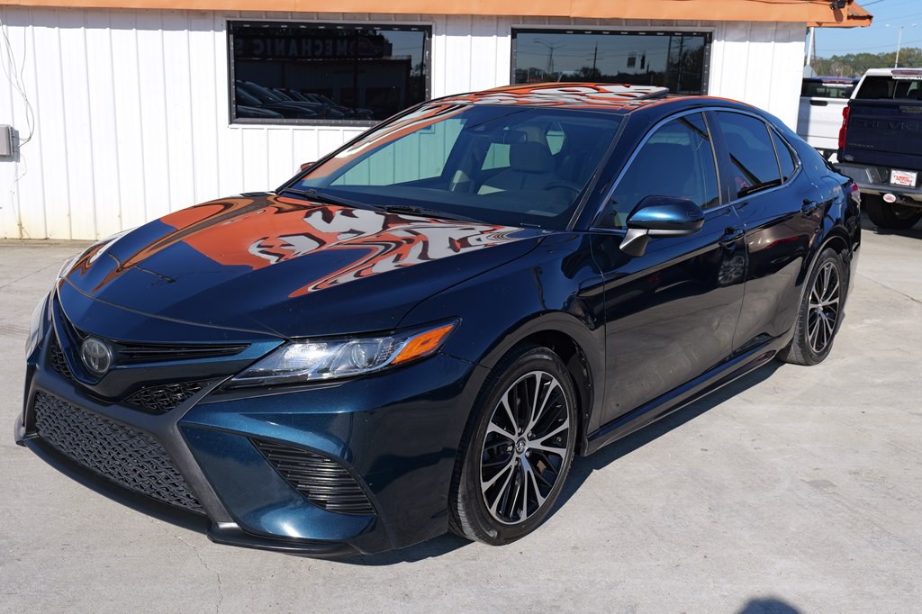 2019 Toyota Camry Image 2