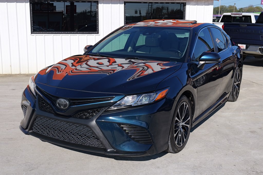 2019 Toyota Camry Image 3
