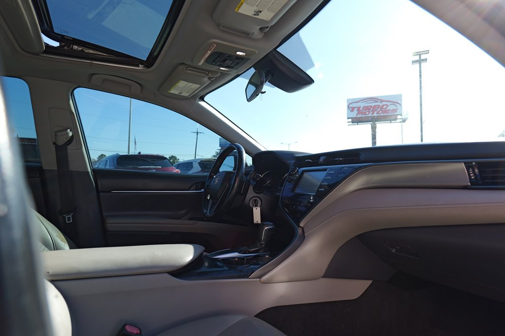 2019 Toyota Camry Image 15