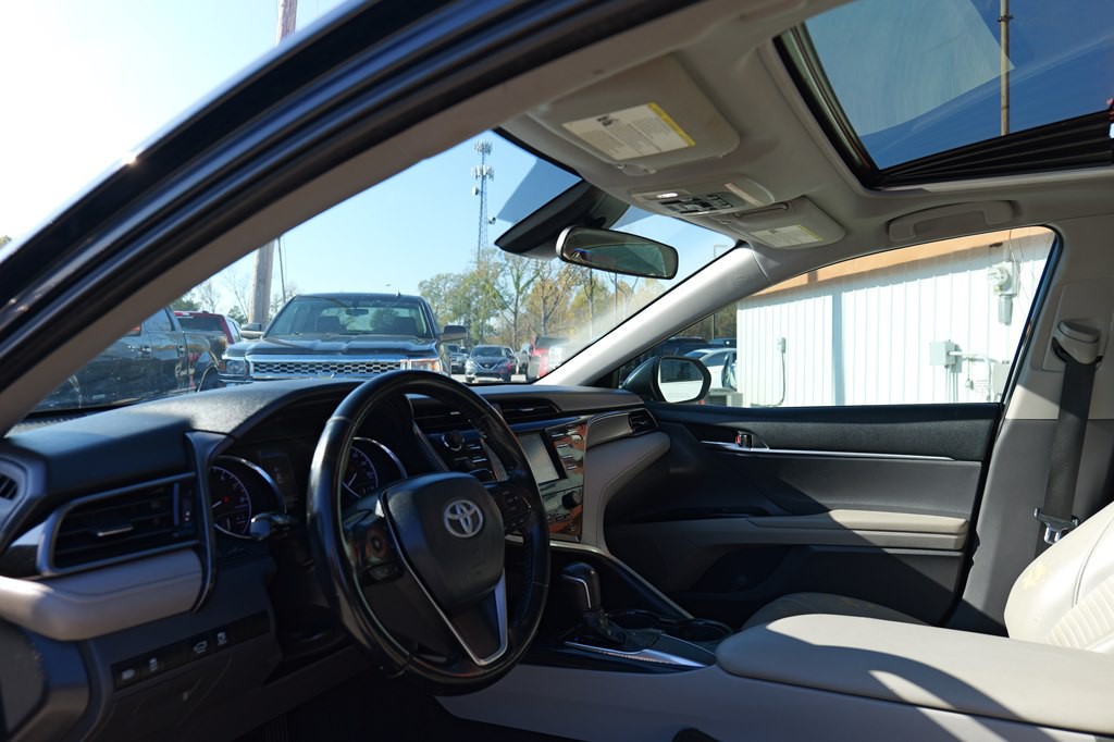 2019 Toyota Camry Image 16