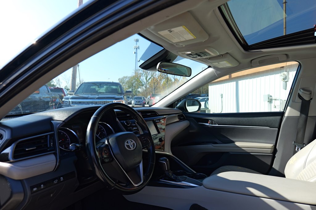 2019 Toyota Camry Image 17