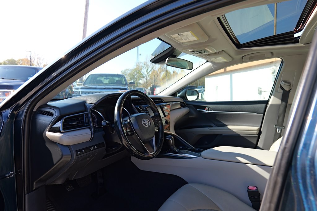 2019 Toyota Camry Image 19