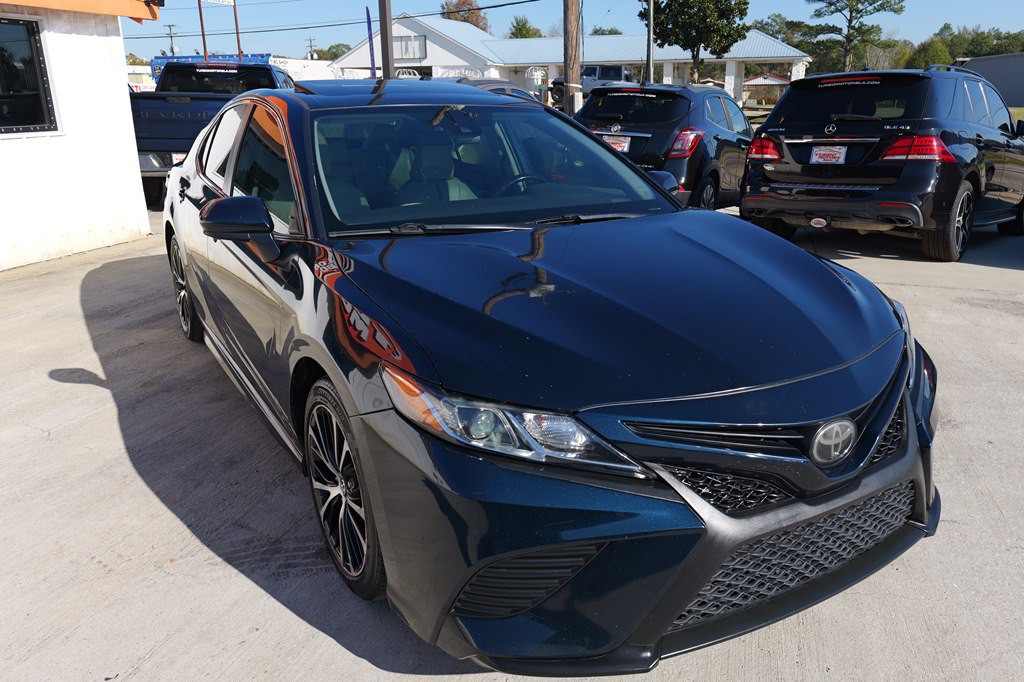 2019 Toyota Camry Image 40