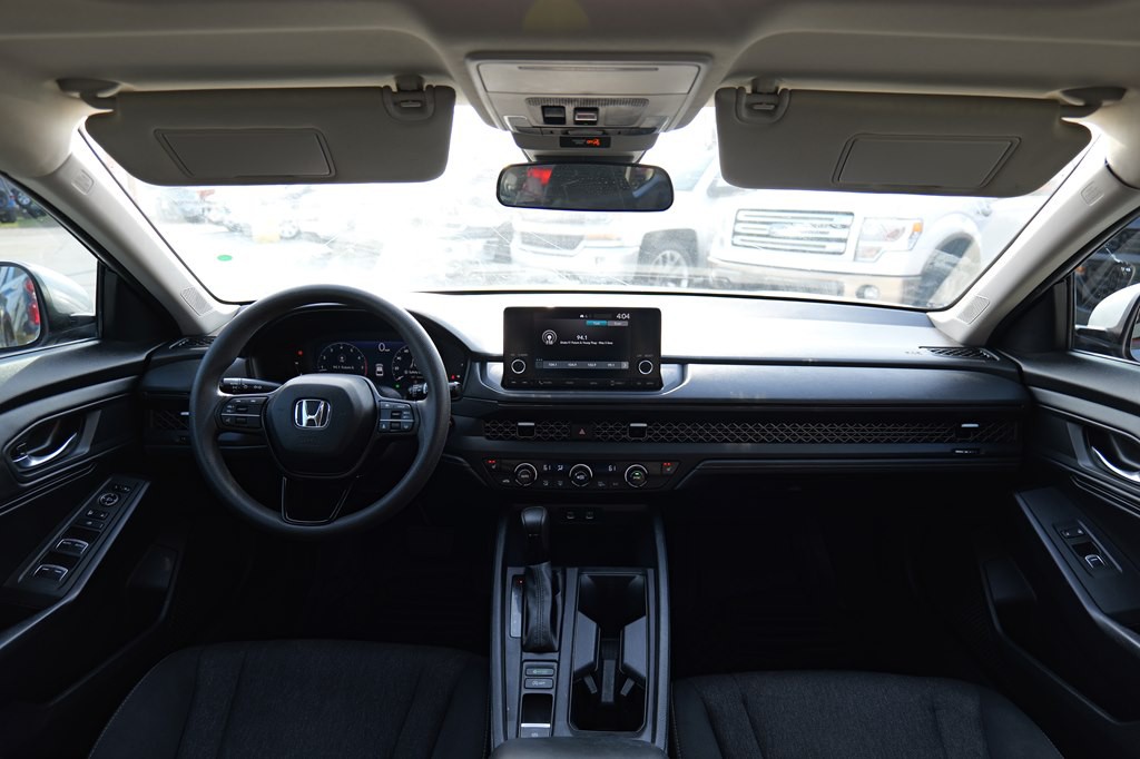 2023 Honda Accord Image 32