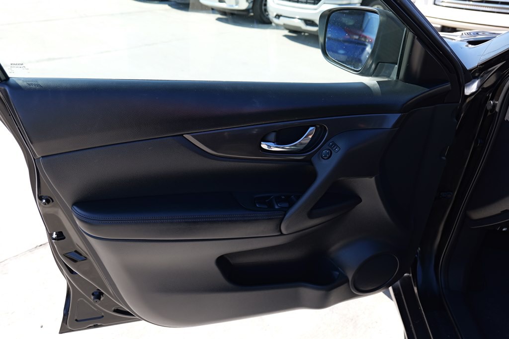 2017 Nissan Rogue Image 10