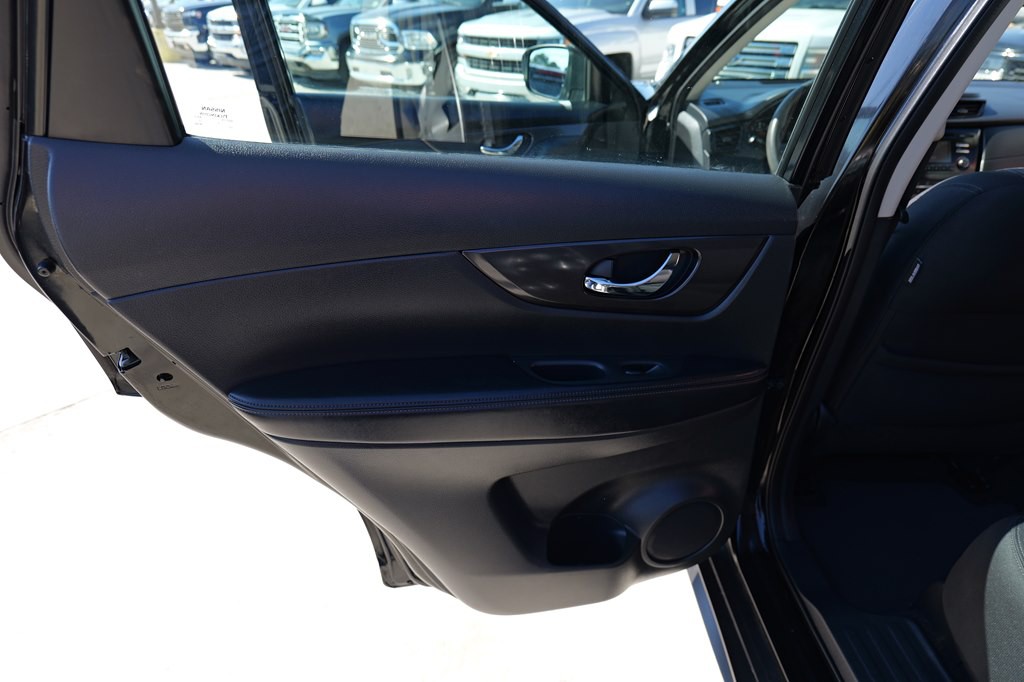 2017 Nissan Rogue Image 15