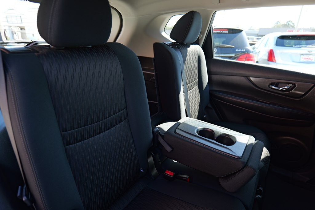 2017 Nissan Rogue Image 24