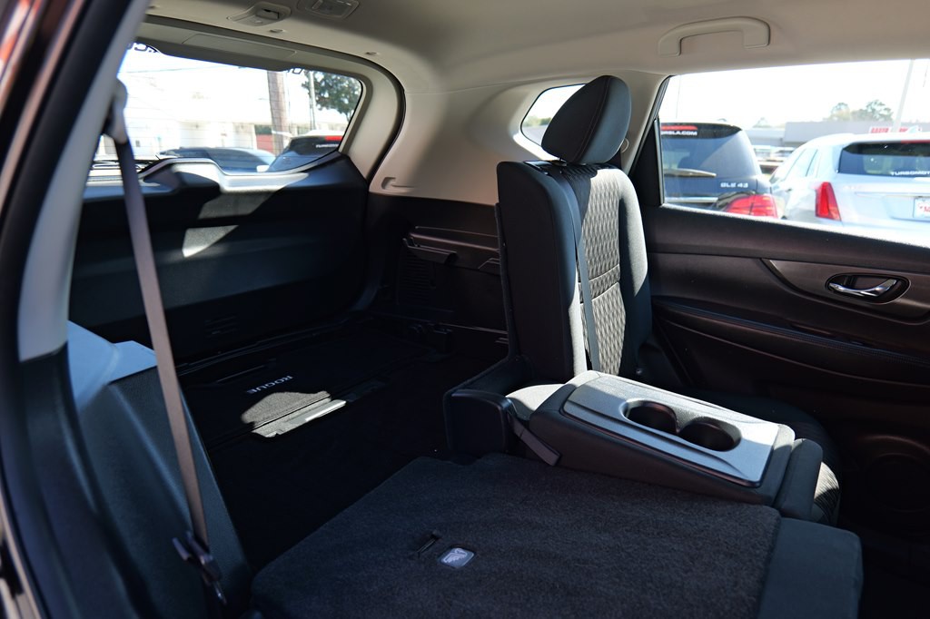 2017 Nissan Rogue Image 25