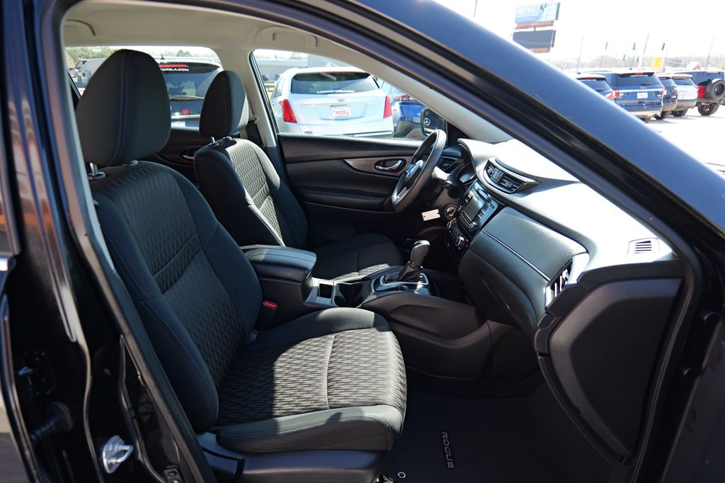 2017 Nissan Rogue Image 28