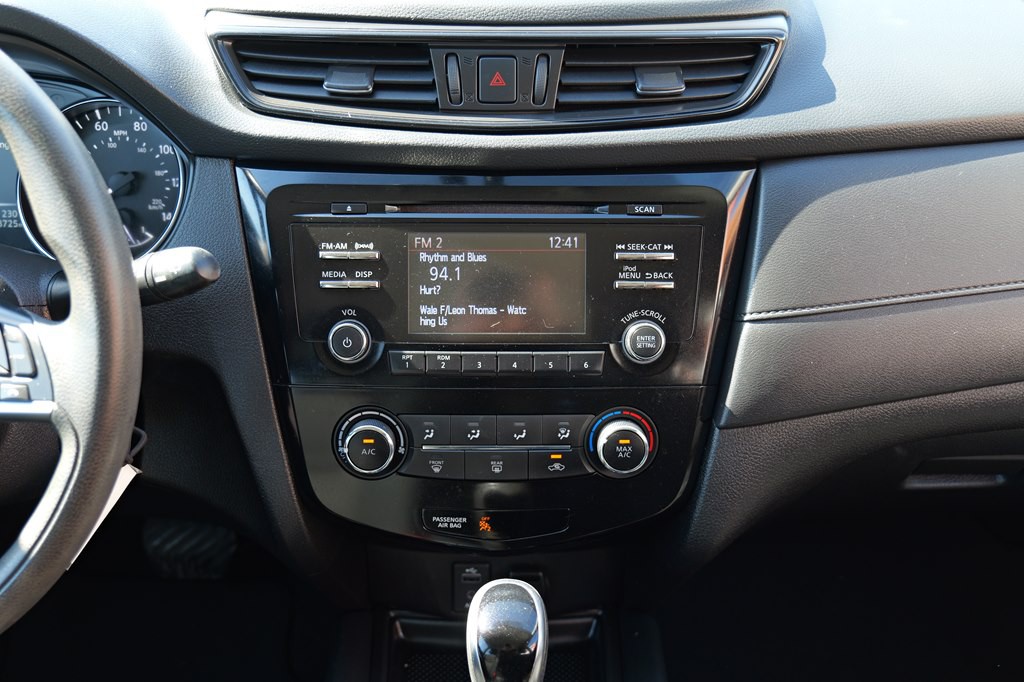 2017 Nissan Rogue Image 35