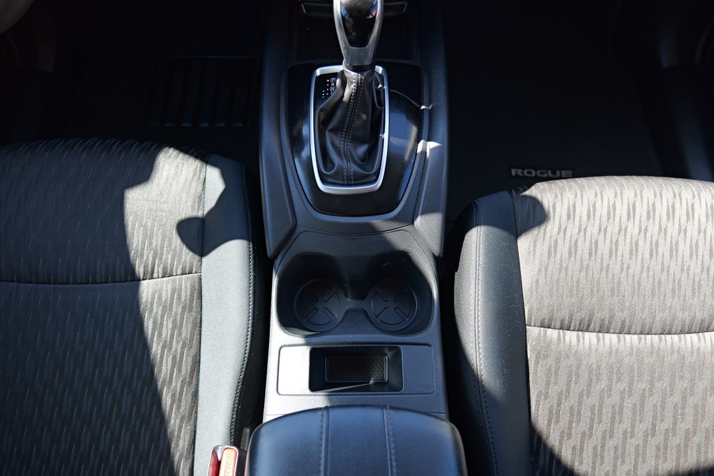 2017 Nissan Rogue Image 39