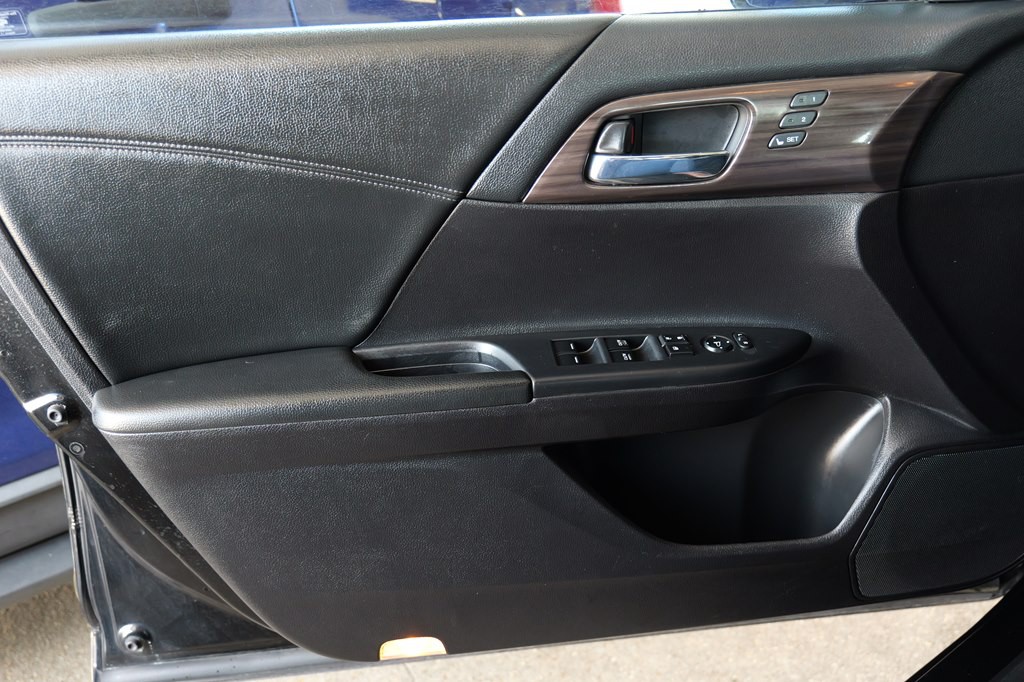 2016 Honda Accord Image 39