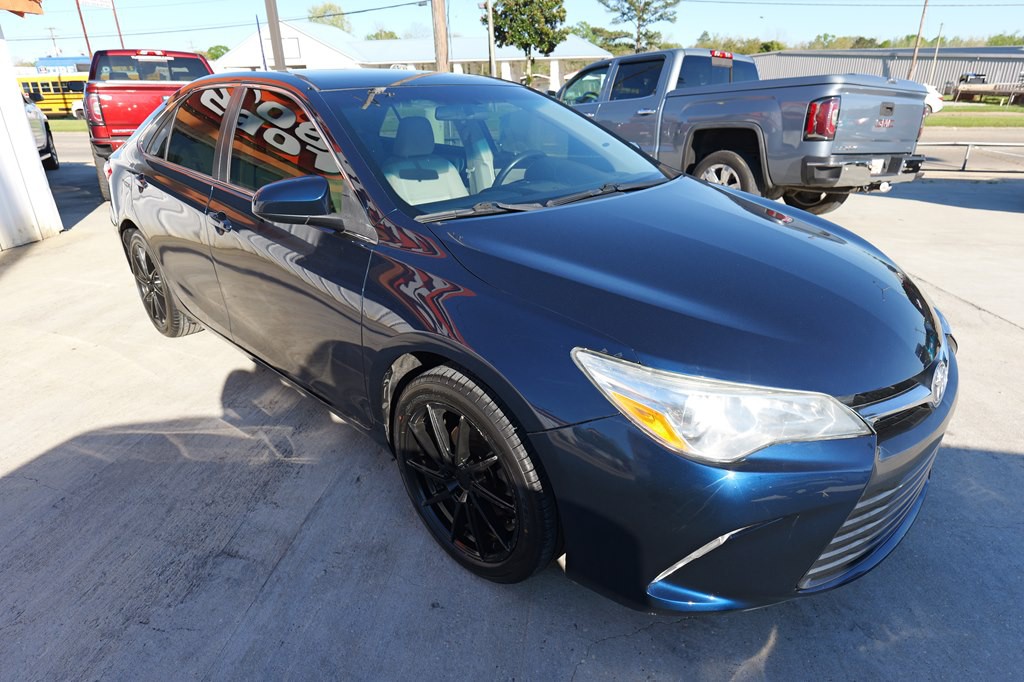 2016 Toyota Camry Image 3