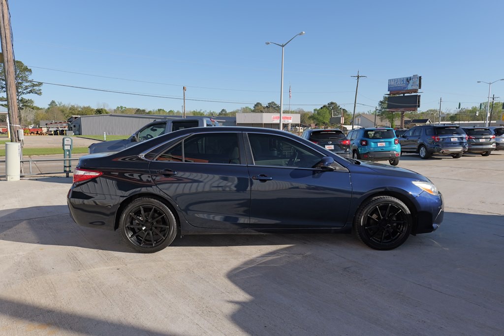 2016 Toyota Camry Image 4