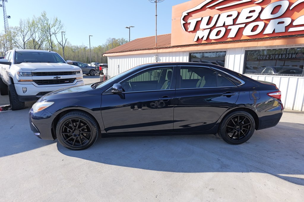 2016 Toyota Camry Image 8