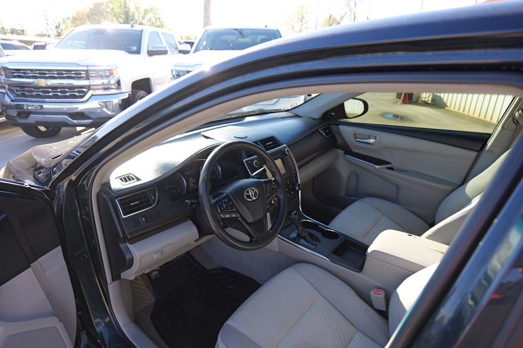 2016 Toyota Camry Image 11