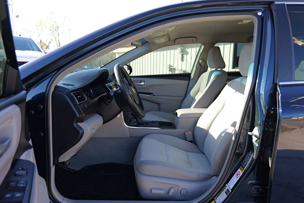 2016 Toyota Camry Image 12