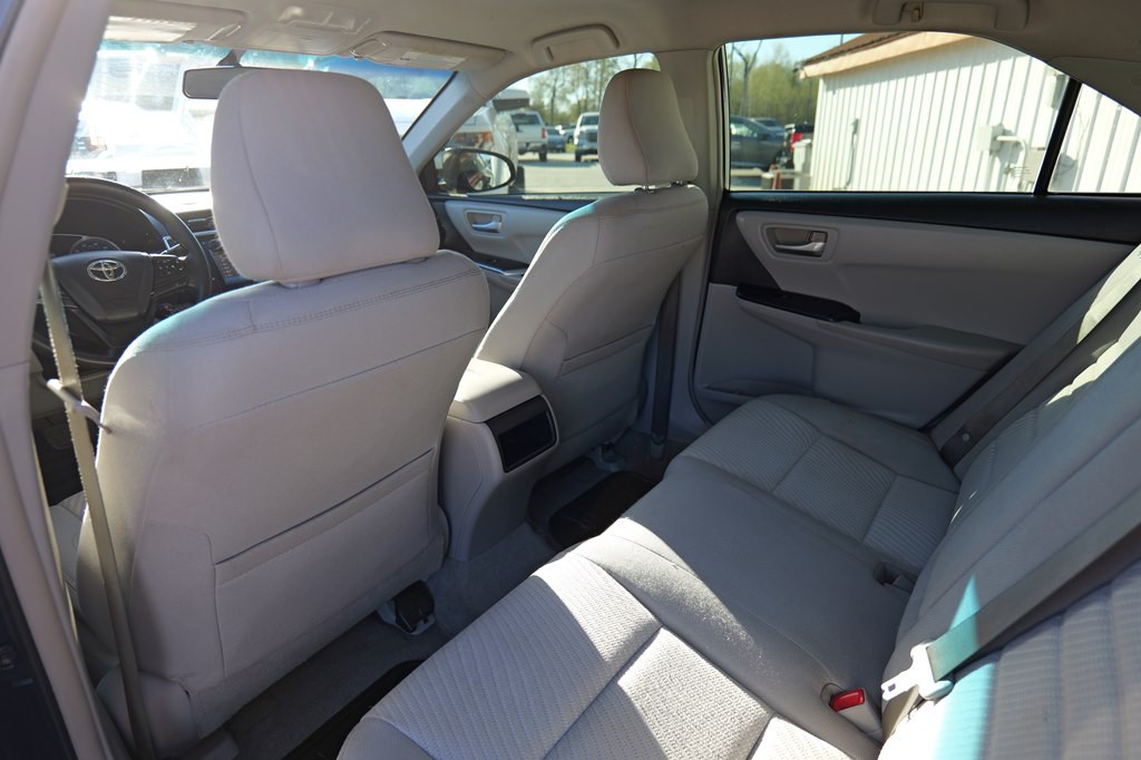 2016 Toyota Camry Image 15