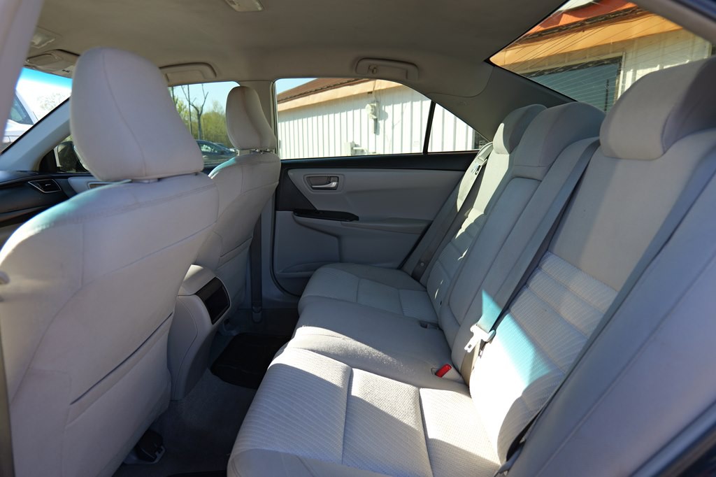 2016 Toyota Camry Image 16