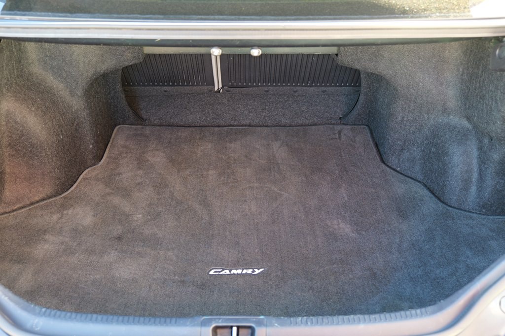 2016 Toyota Camry Image 19