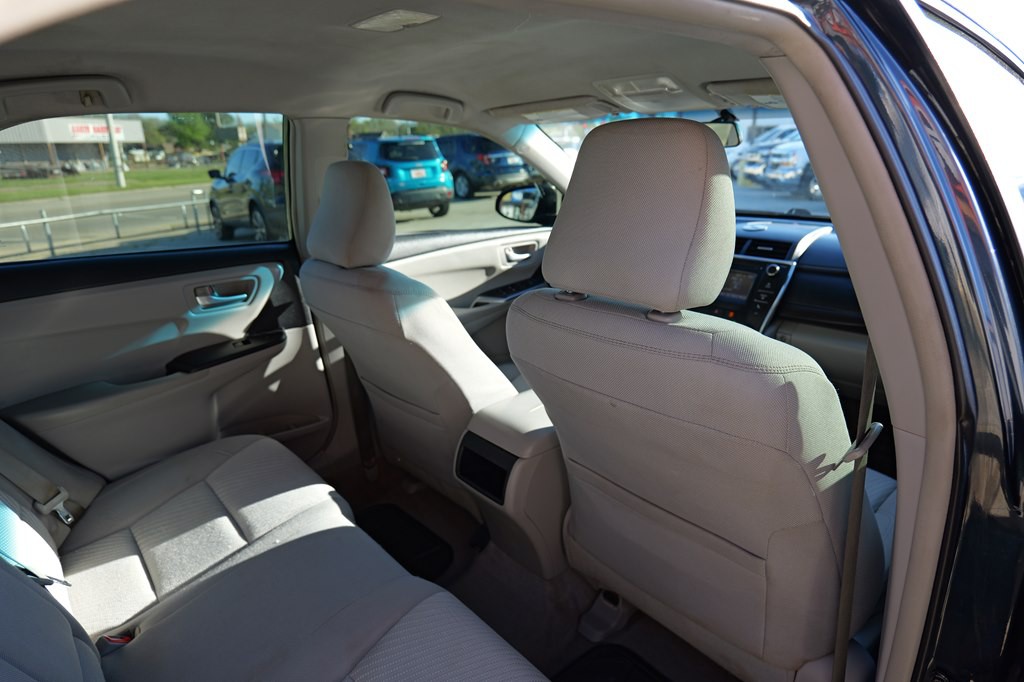 2016 Toyota Camry Image 20