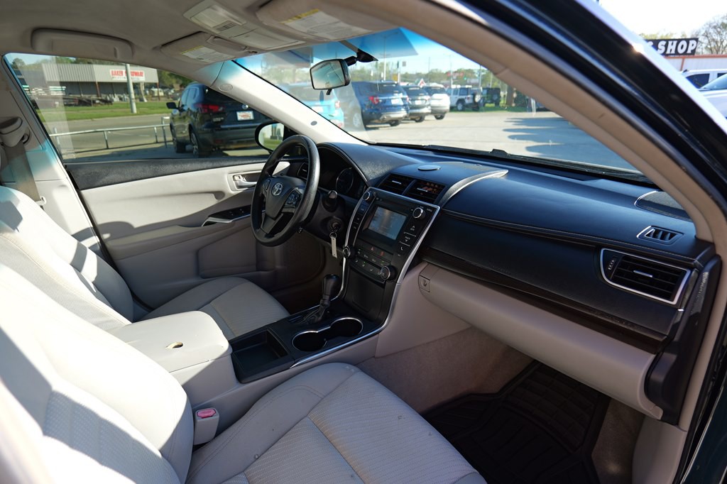 2016 Toyota Camry Image 24
