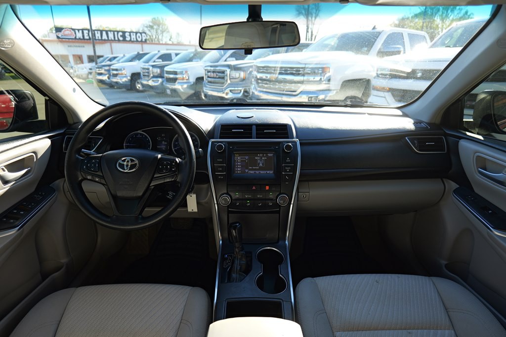 2016 Toyota Camry Image 28