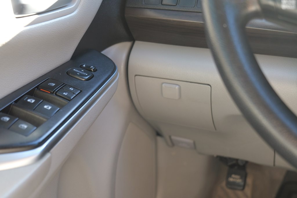 2016 Toyota Camry Image 34