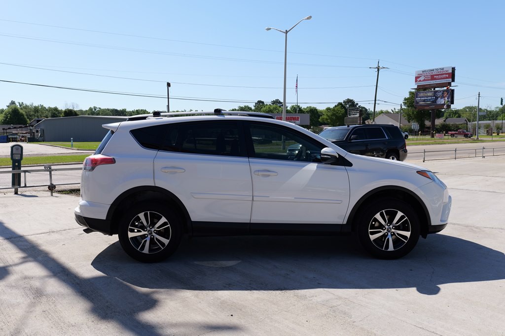 2017 Toyota Rav4 Image 4
