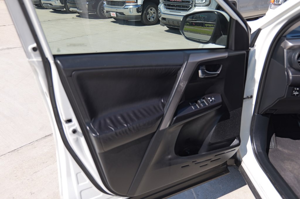 2017 Toyota Rav4 Image 10