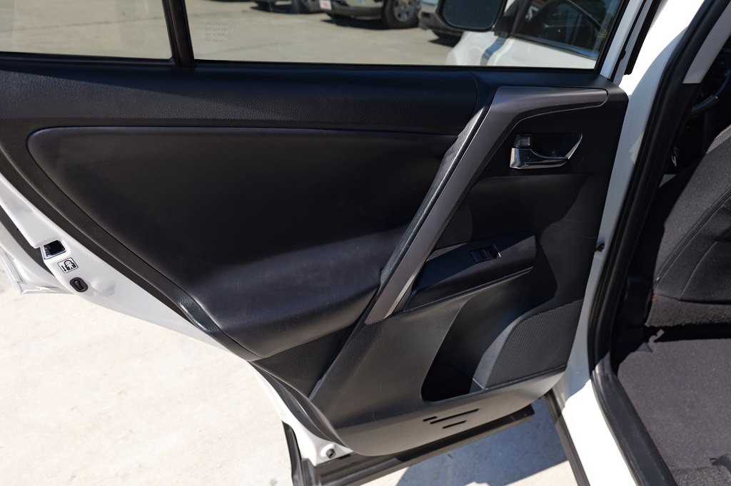 2017 Toyota Rav4 Image 14