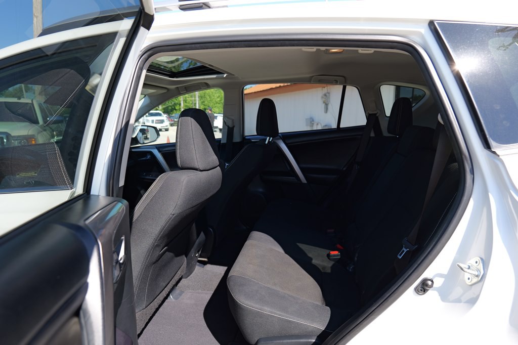 2017 Toyota Rav4 Image 16