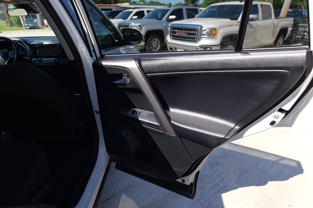2017 Toyota Rav4 Image 20