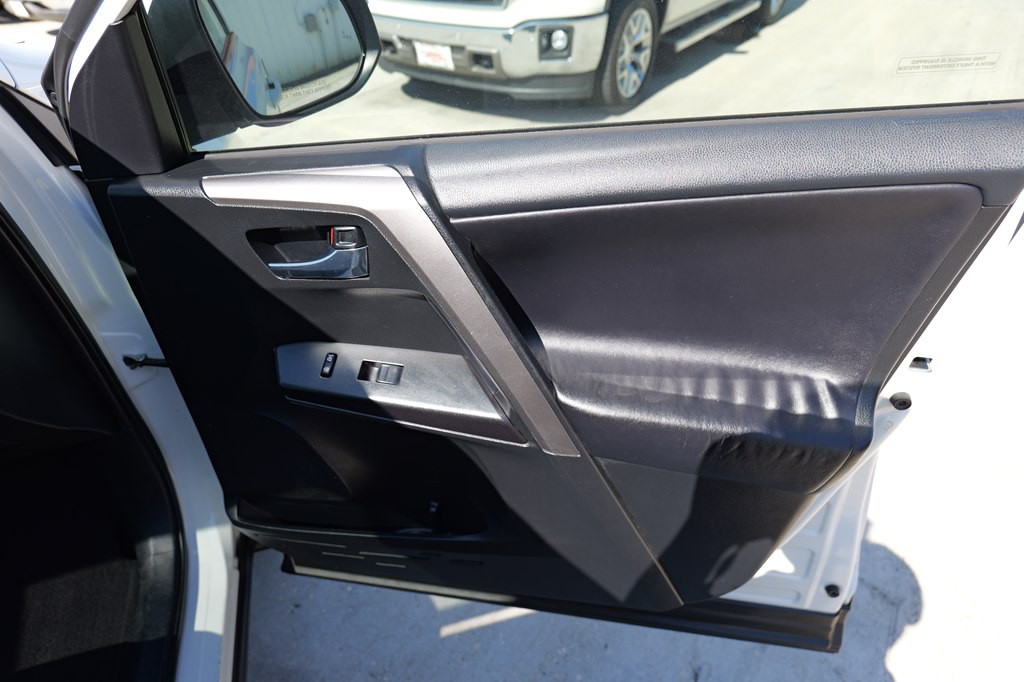 2017 Toyota Rav4 Image 24
